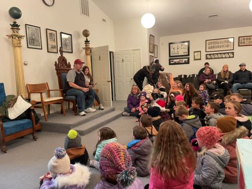 Mayor Mack reading Twas' the Night Before Christmas to the community at the 2022 Tree Lighting.